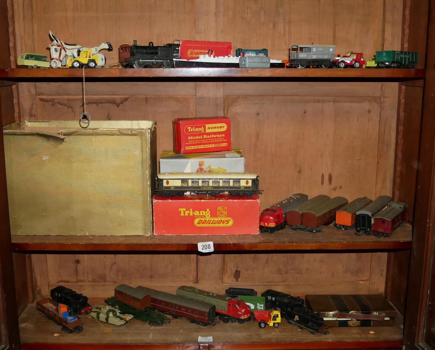 A QUANTITY OF RAILWAY ITEMS To include Tri-Ang, Mamod M.M.2., Stationary steam engine etc, along