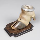 A LARGE EARLY 20TH CENTURY TAXIDERMY AFRICAN ANTELOPE FOOT ASHTRAY (h 17cm x w 24cm x d 15cm)