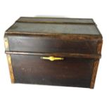 A VINTAGE CARS MAHOGANY AND BRASS BOUND TOOL BOX With hobnail aluminium top. (48cm x 31cm x 32cm)