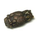 A BRASS 'OWL' NOVELTY VESTA CASE Having glass set eyes, hinged lid and strike to base. (approx 5.