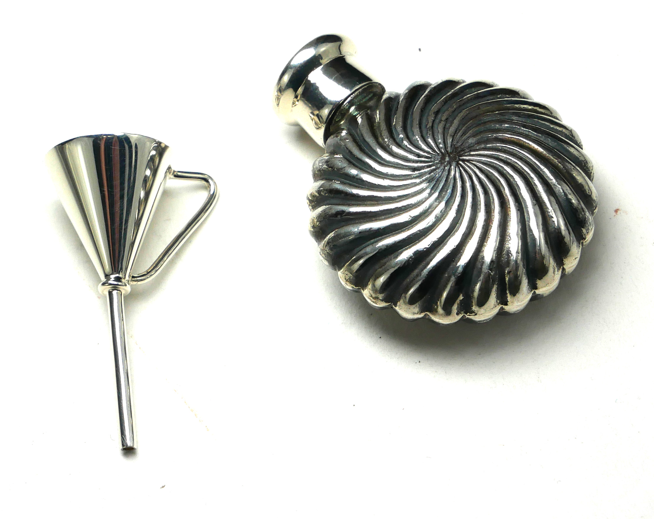 A STERLING SILVER MINIATURE SPHERICAL PERFUME BOTTLE AND FUNNEL With fluted design. (approx 3cm)