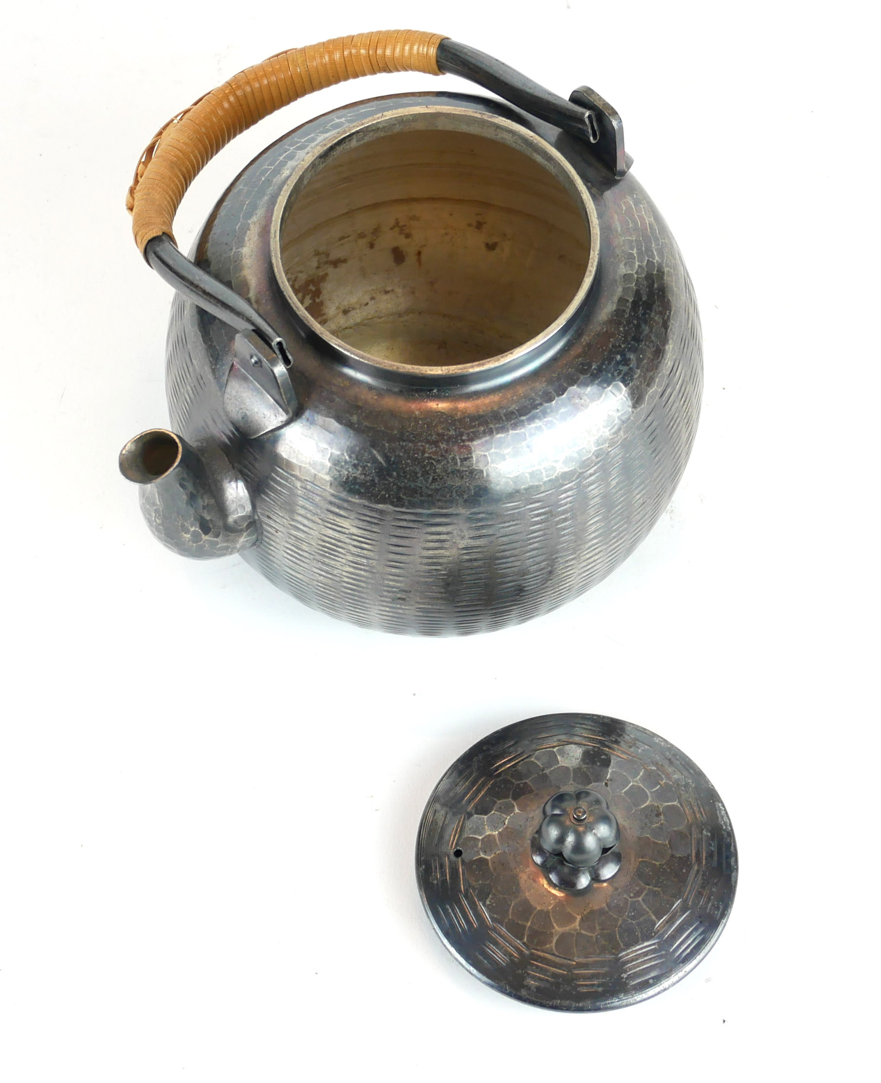 A JAPANESE WHITE METAL TEA KETTLE Having cane handle and matt finish textured body, bearing a four - Image 3 of 4