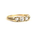 AN EARLY 20TH CENTURY 9CT GOLD THREE STONE DIAMOND RING (size N).