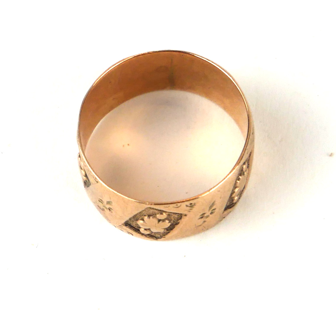 AN 19TH CENTURY GOLD RING Unmarked, decorated with four leaf clovers (size Q). - Image 3 of 3