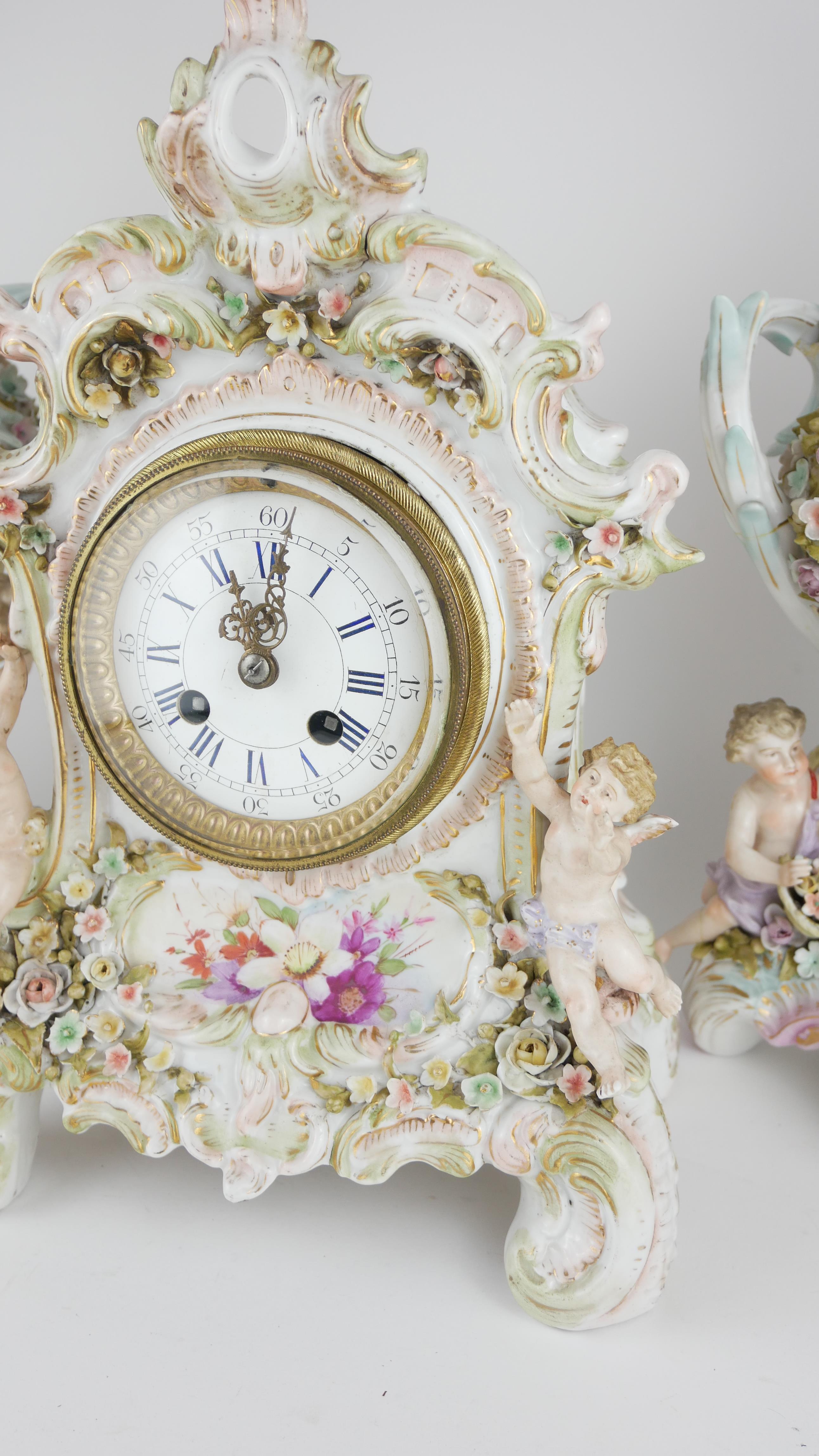 THURINGIAN, SITZENDORF, A LATE 19TH CENTURY HARD PASTE PORCELAIN FIGURATIVE MANTEL CLOCK - Image 2 of 7