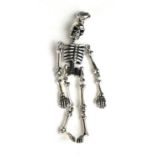 A SILVER .925 ARTICULATED MODEL OF A HUMAN SKELETON. (8cm)