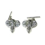 A PAIR OF STERLING SILVER NOVELTY 'ELEPHANT HEAD' CUFFLINKS With chain and bar. (approx 2cm)