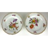 MEISSEN, A PAIR OF LATE 19TH/EARLY 20TH CENTURY HARD PASTE PORCELAIN CABINET PLATES Each painted