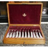 AN EARLY 20TH CENTURY SET OF SILVER AND MOTHER OF PEARL DESSERT CUTELRY Comprising twelve knives and