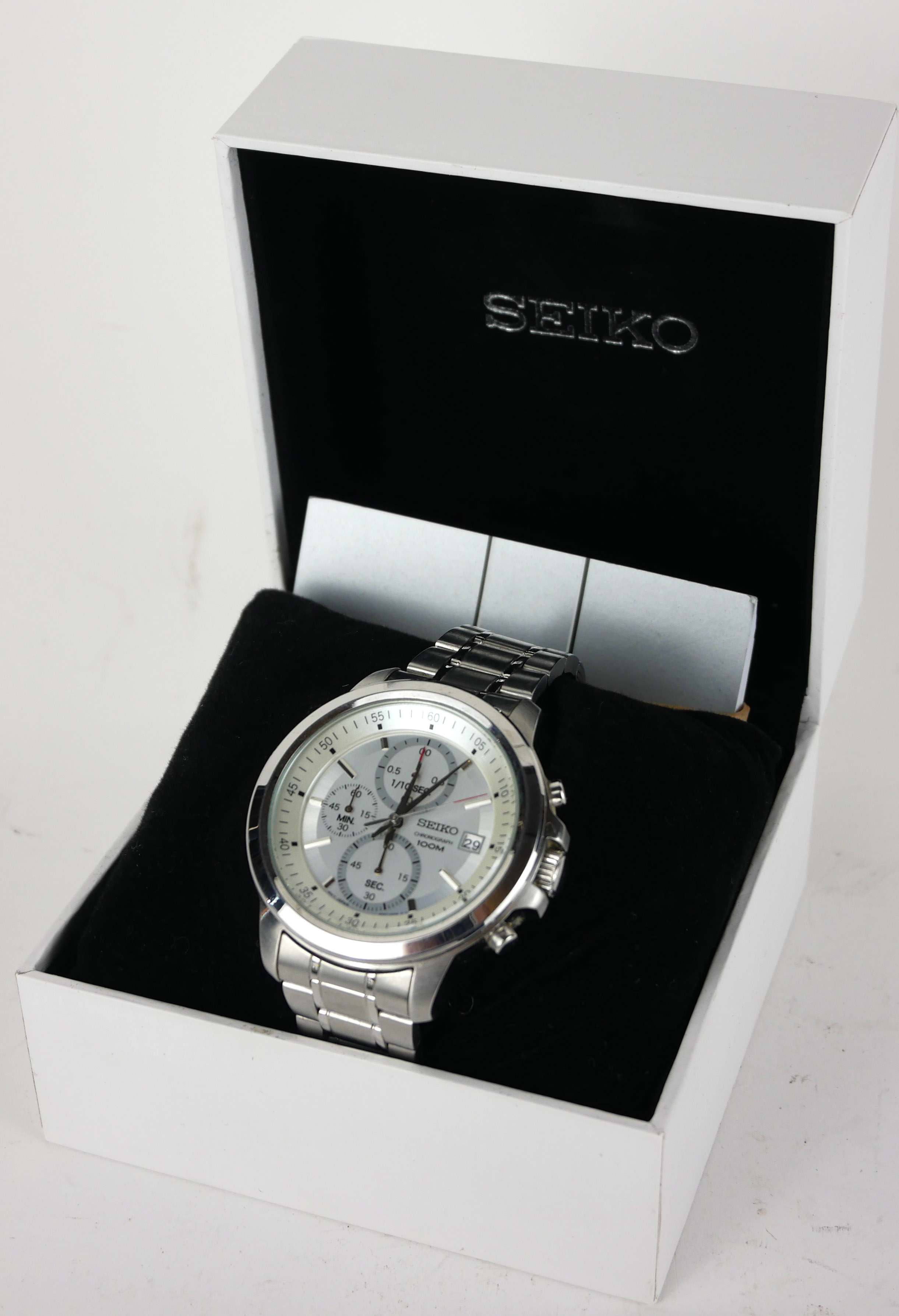 SEIKO, CHRONOGRAPH 100M, A GENT'S STAINLESS STEEL WRISTWATCH Having a silver tone dial with three - Image 2 of 2