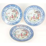 A SET OF THREE CHINESE FAMILLE ROSE PORCELAIN PLATES Each painted with figures in an exotic garden