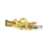 A gold hunting horn brooch,