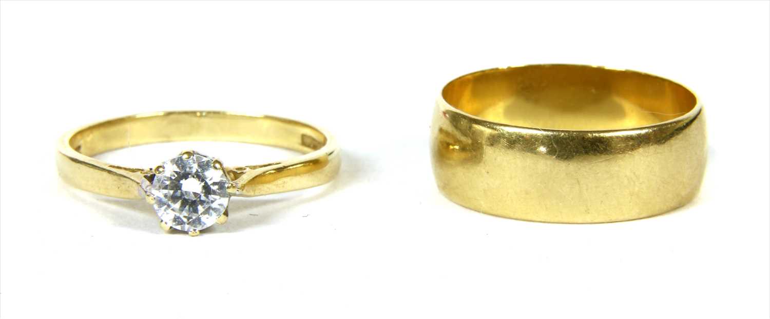 An 18ct gold D section wedding ring,