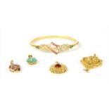 A quantity of gold jewellery,