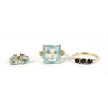 A gold single stone aquamarine ring,