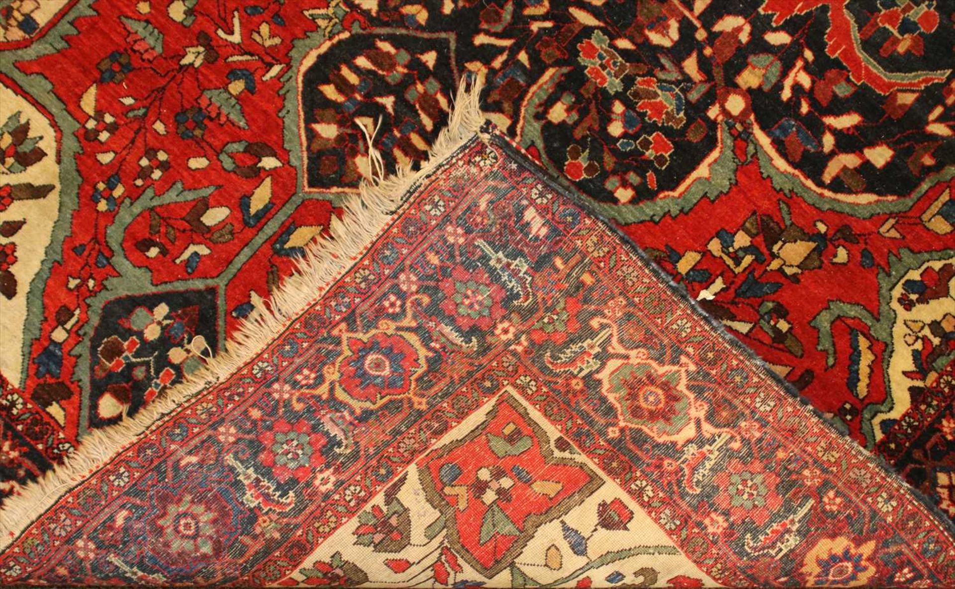 A fine Persian Isfahan rug - Image 2 of 2