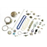 A quantity of assorted jewellery,