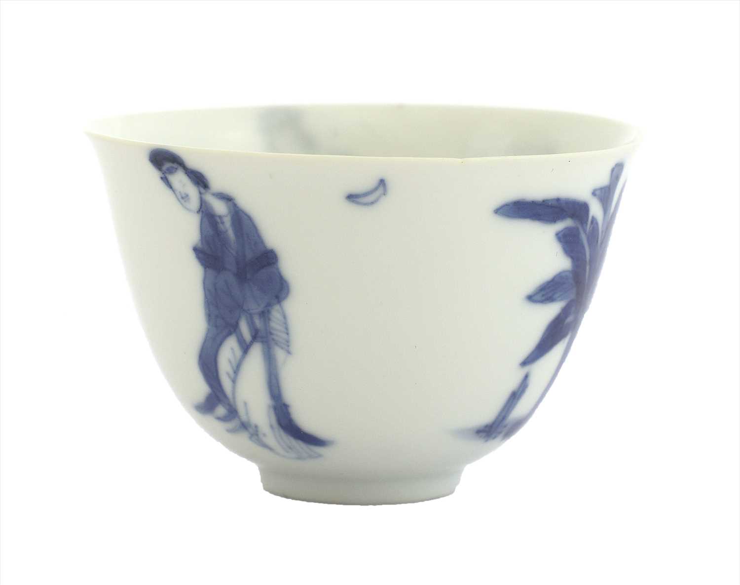 A Chinese blue and white cup, - Image 4 of 4