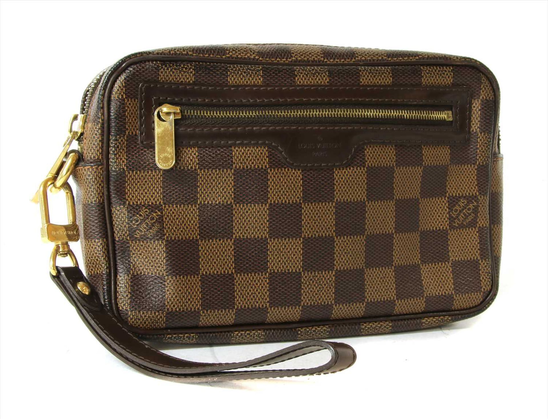 A Louis Vuitton pochette Billets Macao