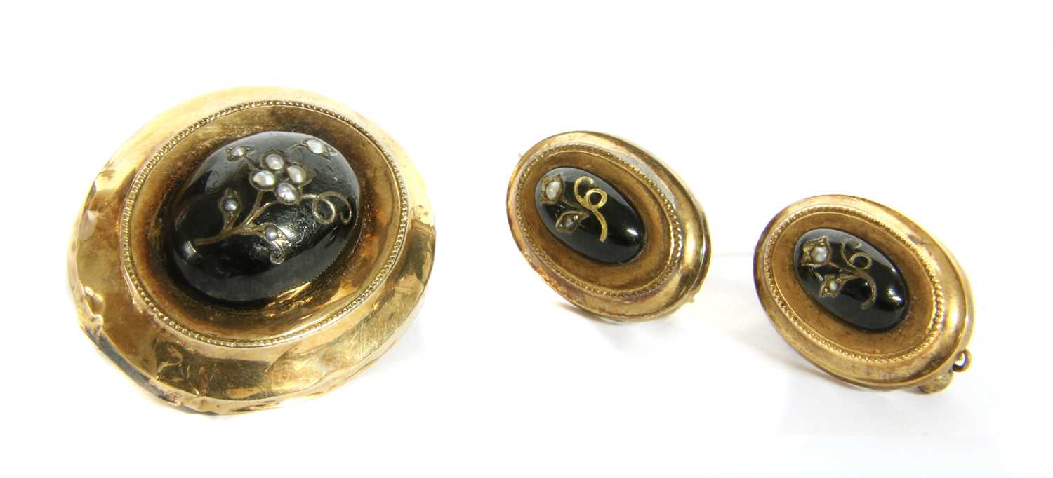 A Continental gold split pearl and enamel brooch and earring suite