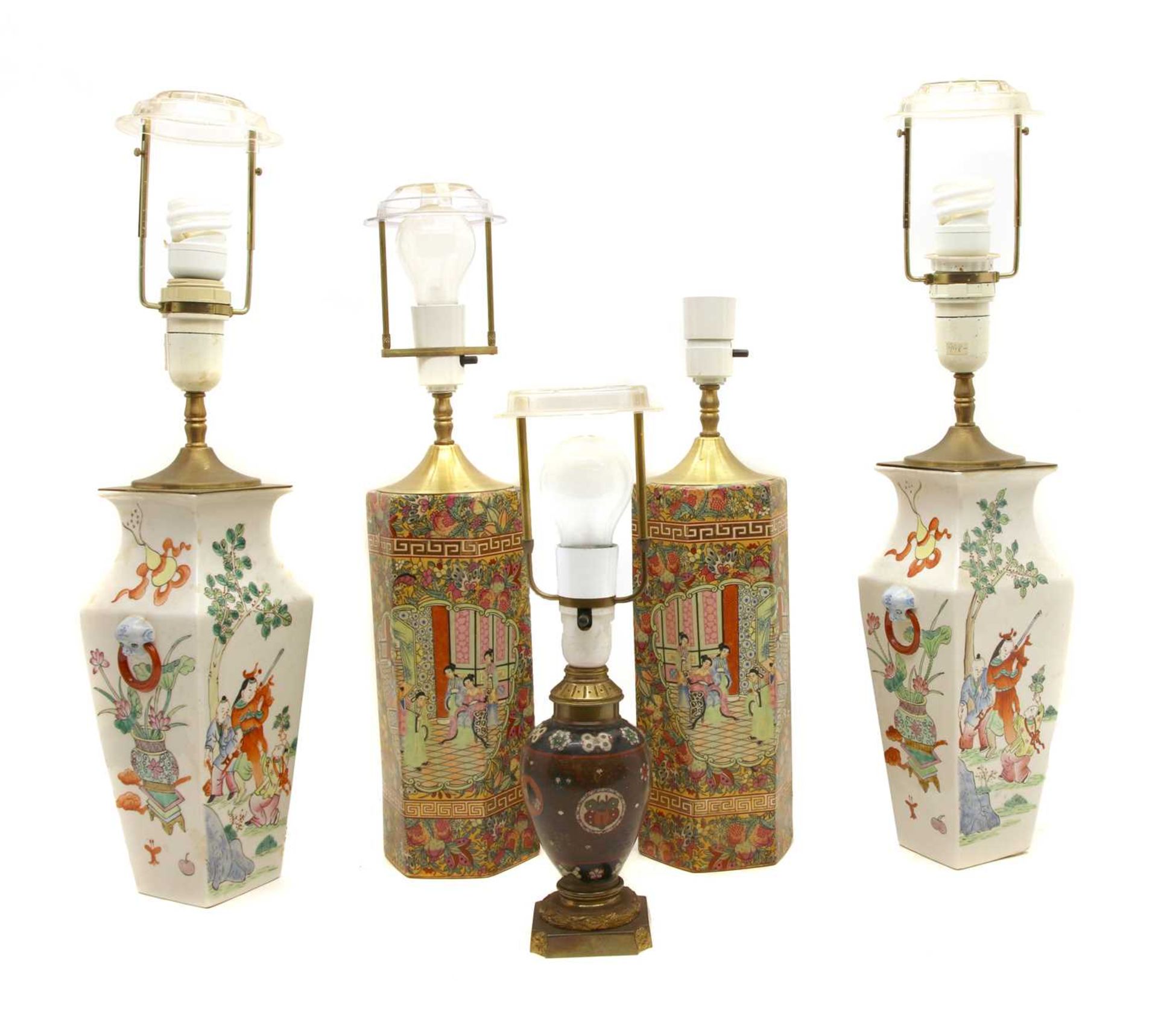Two pairs of modern Chinese lamps - Image 2 of 2