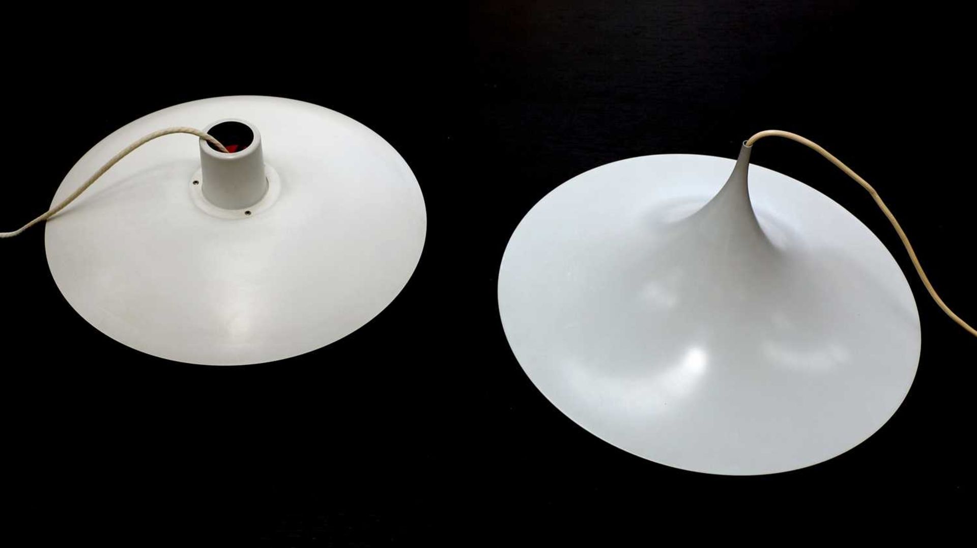 Two hanging light pendants, - Bild 2 aus 2