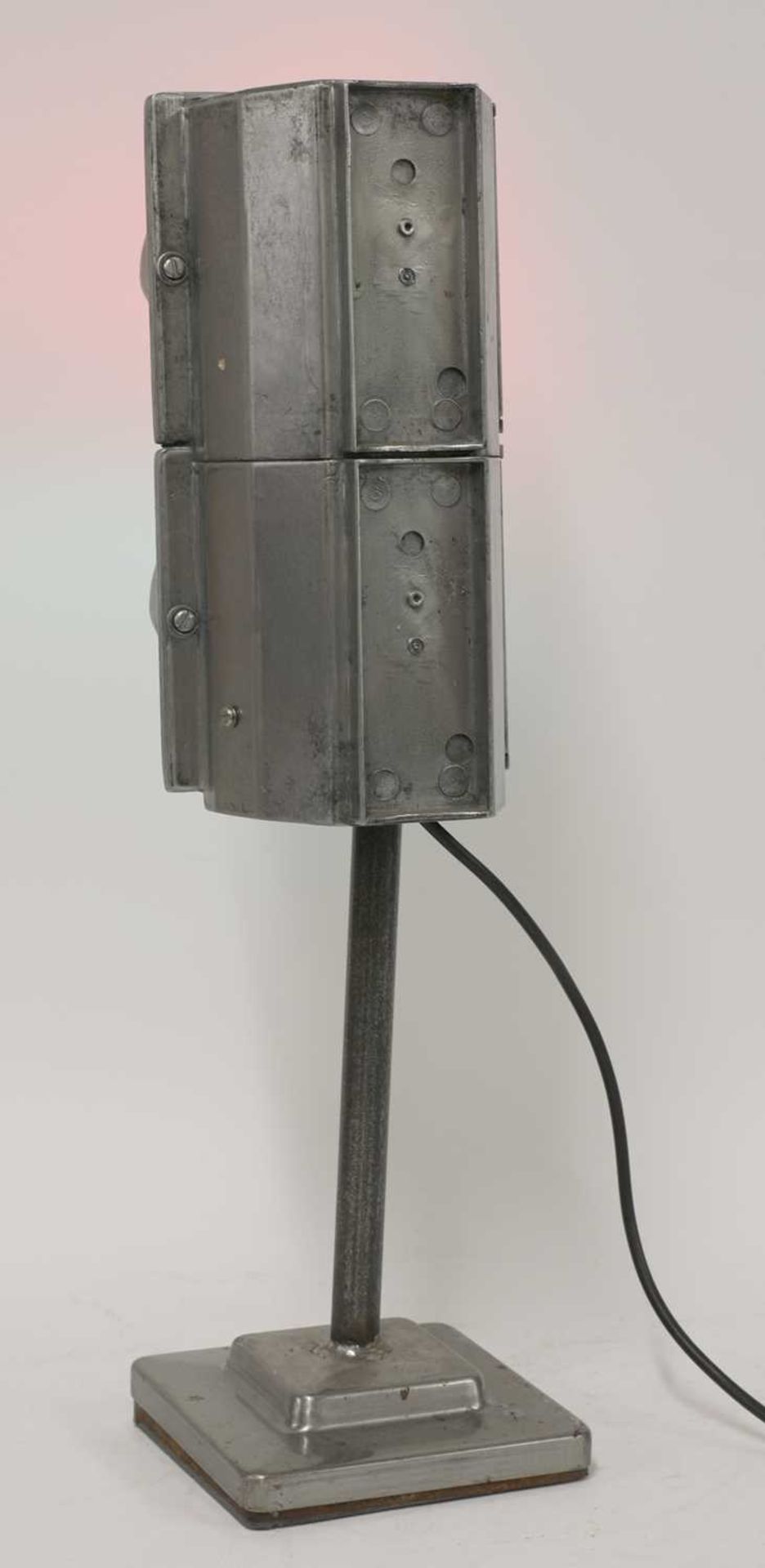 A polished metal 'traffic light' table lamp, - Bild 2 aus 2