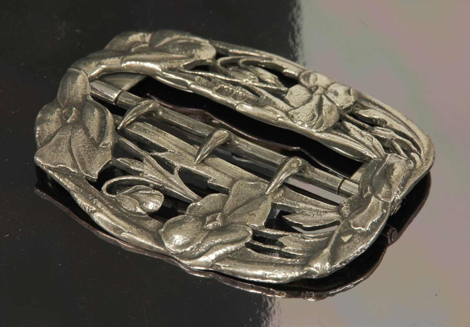 An Art Nouveau sterling silver belt buckle by William Comyns, - Image 2 of 4