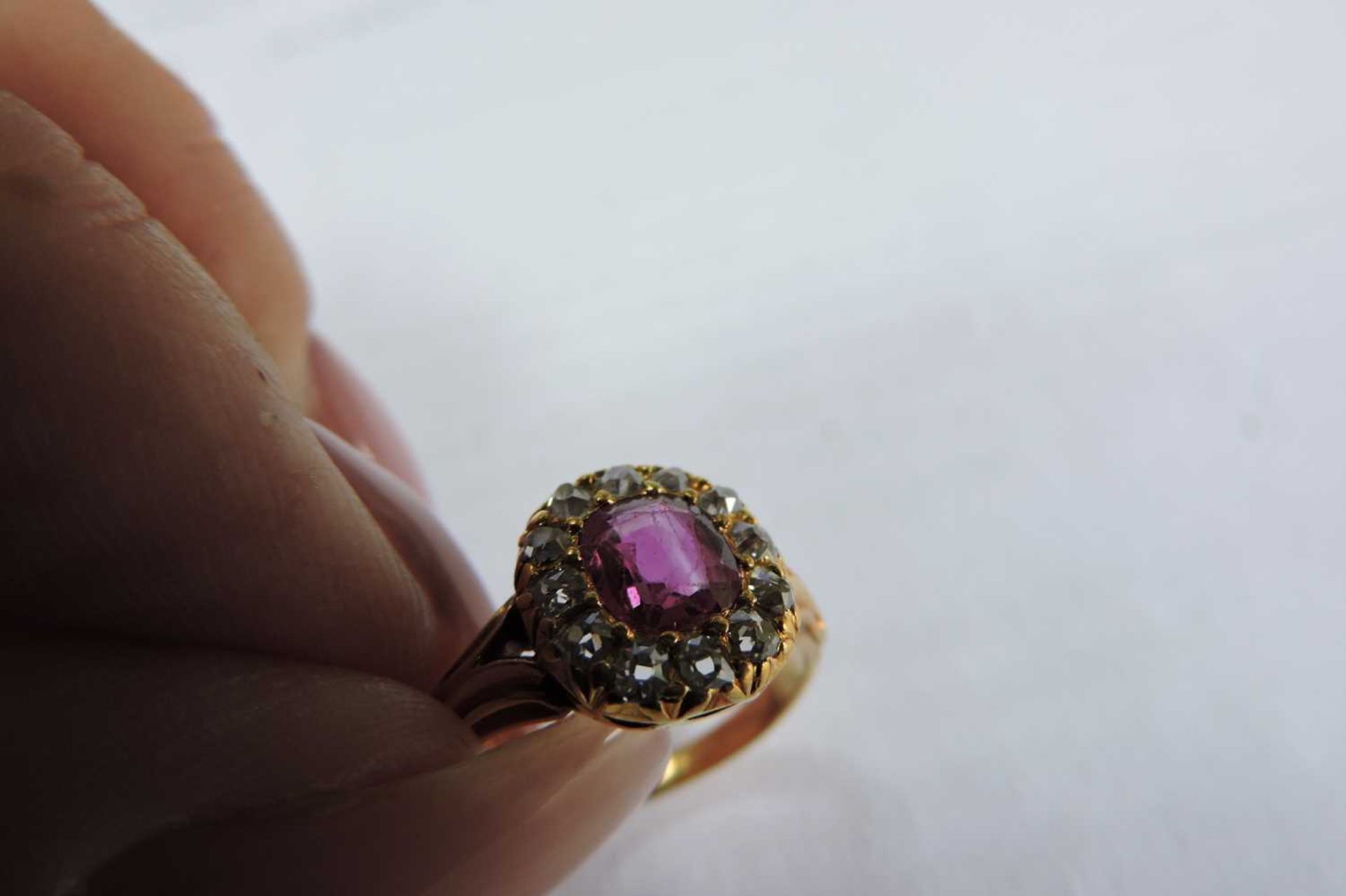 A late Victorian ruby and diamond cushion-shaped cluster ring, - Bild 7 aus 7