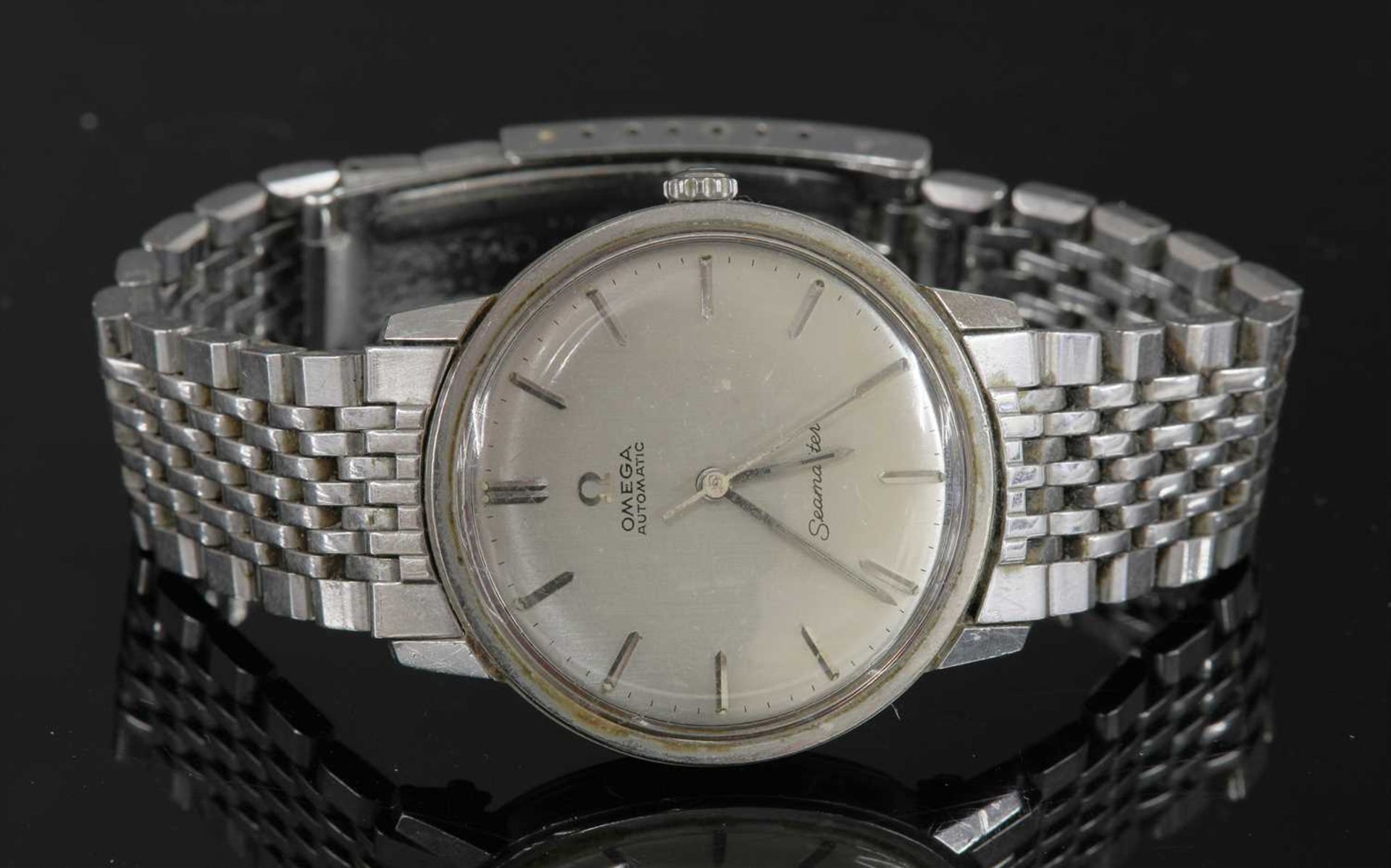 A gentlemen's stainless steel Omega 'Seamaster' automatic bracelet watch,