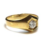 A gentlemen's 18ct gold single stone diamond ring,