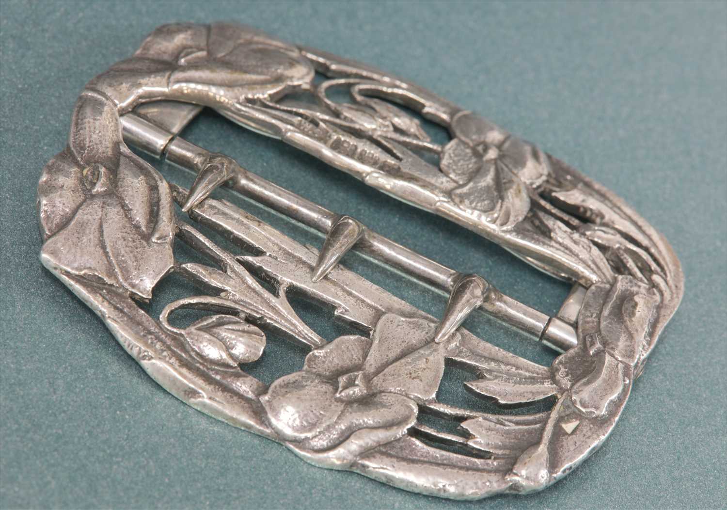 An Art Nouveau sterling silver belt buckle by William Comyns, - Image 4 of 4