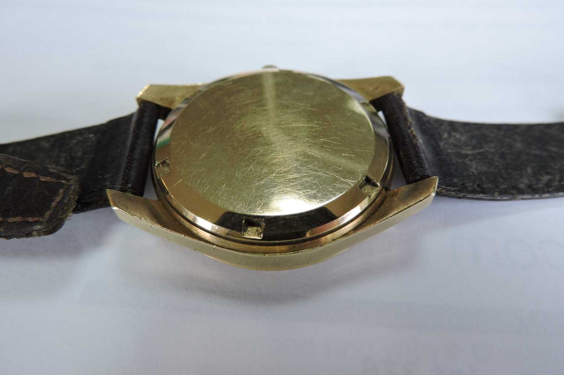 A gentlemen's 9ct gold Omega 'Electronic L300 H2 Chronometer' strap watch, c.1970, - Bild 5 aus 6