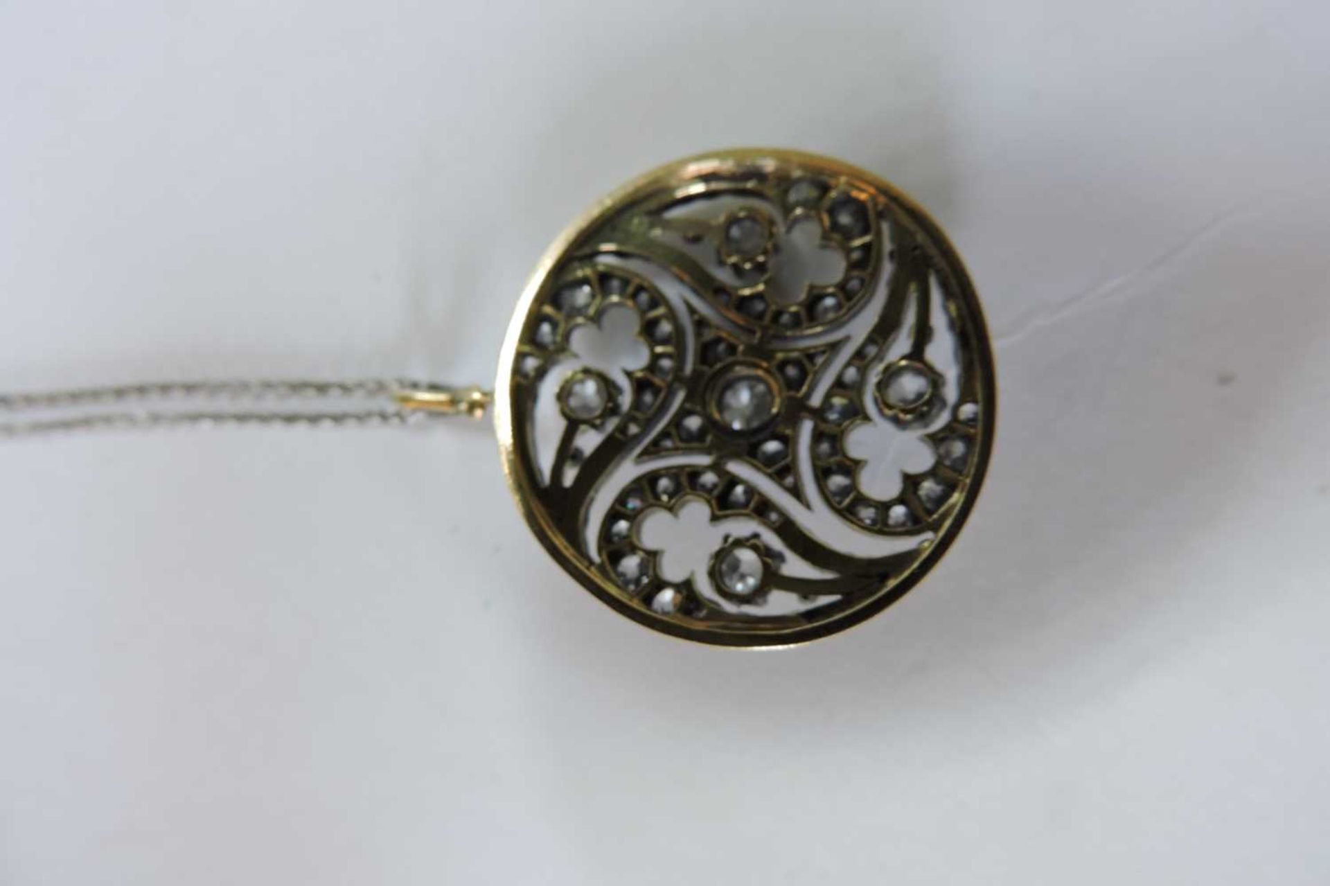 A Victorian diamond set circular pendant, - Bild 3 aus 3