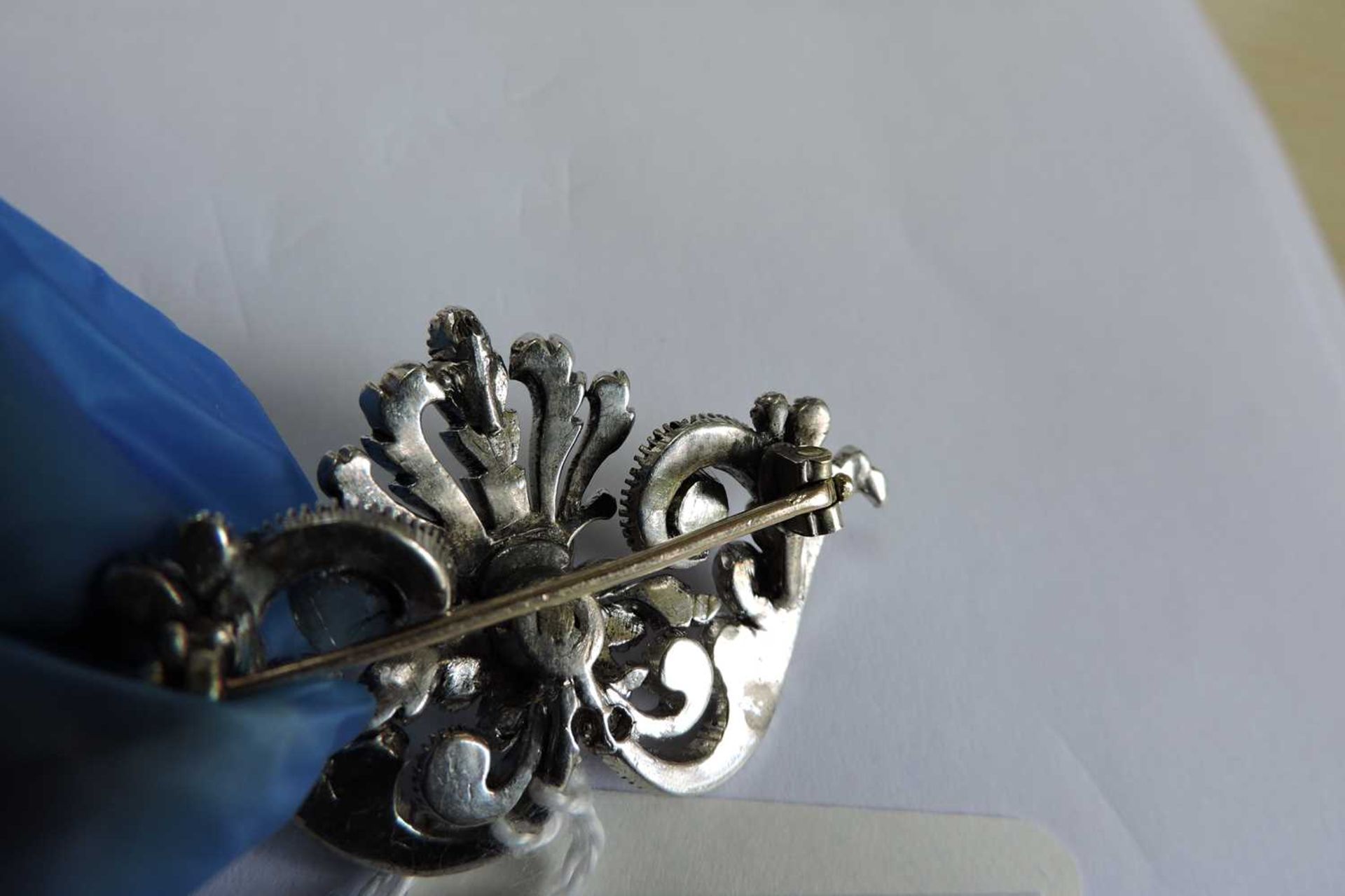 An antique diamond set brooch, - Bild 2 aus 4