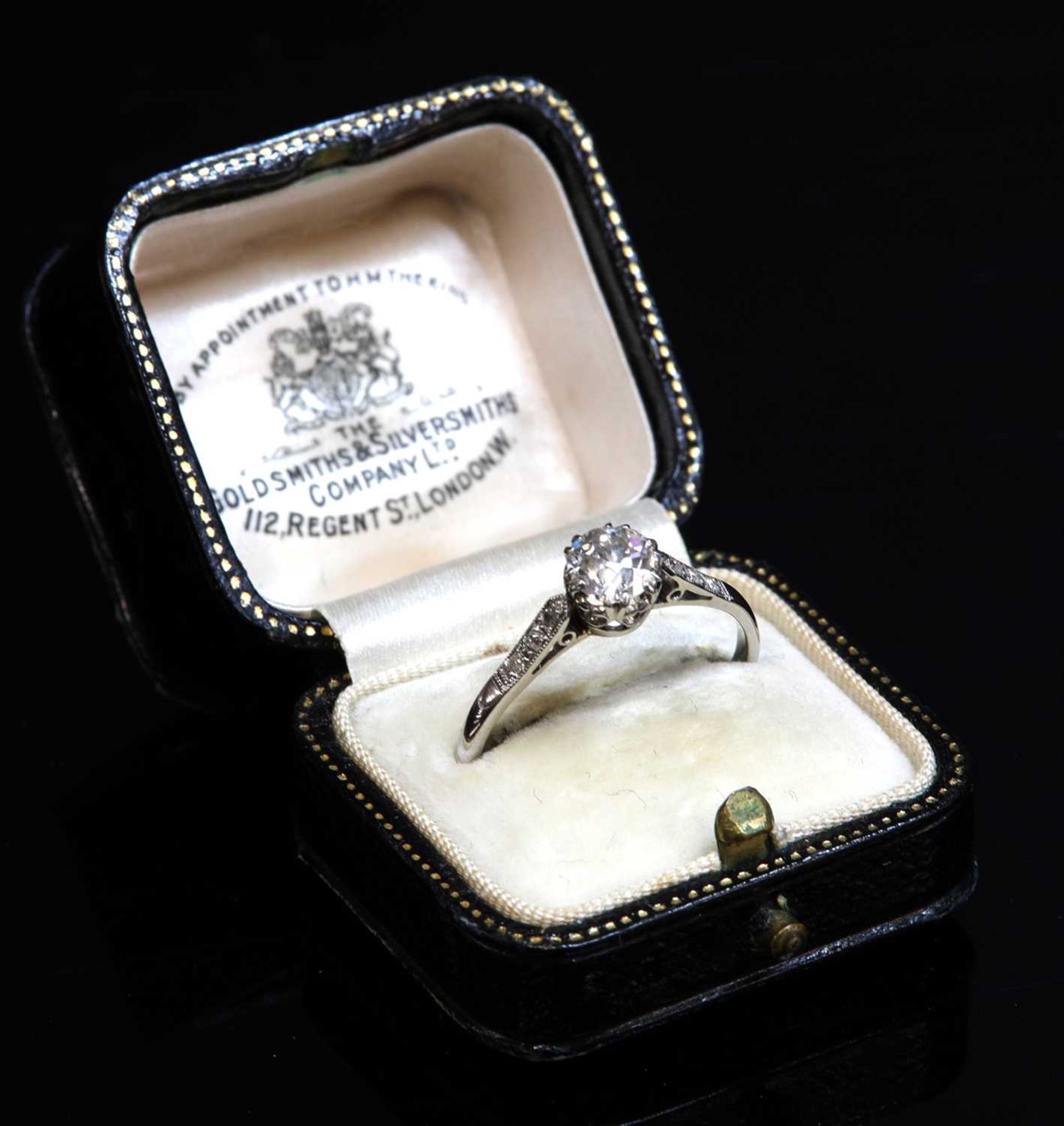 An Art Deco single stone diamond ring, - Bild 2 aus 2