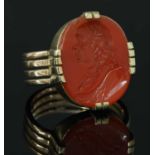 A gentlemen's Edwardian gold hardstone signet ring,