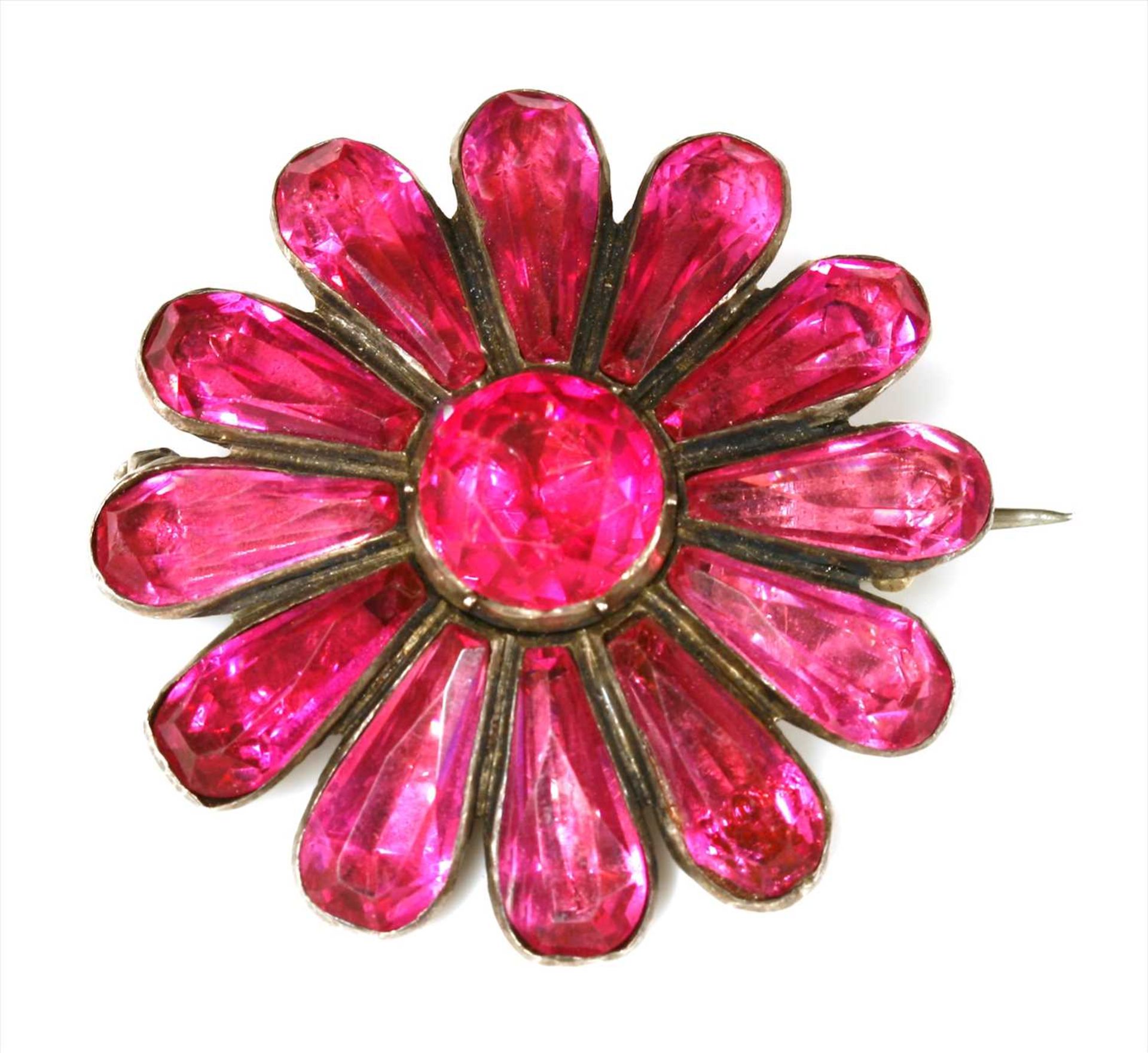 A Georgian silver, pink foil-backed paste flower head brooch, - Bild 2 aus 6