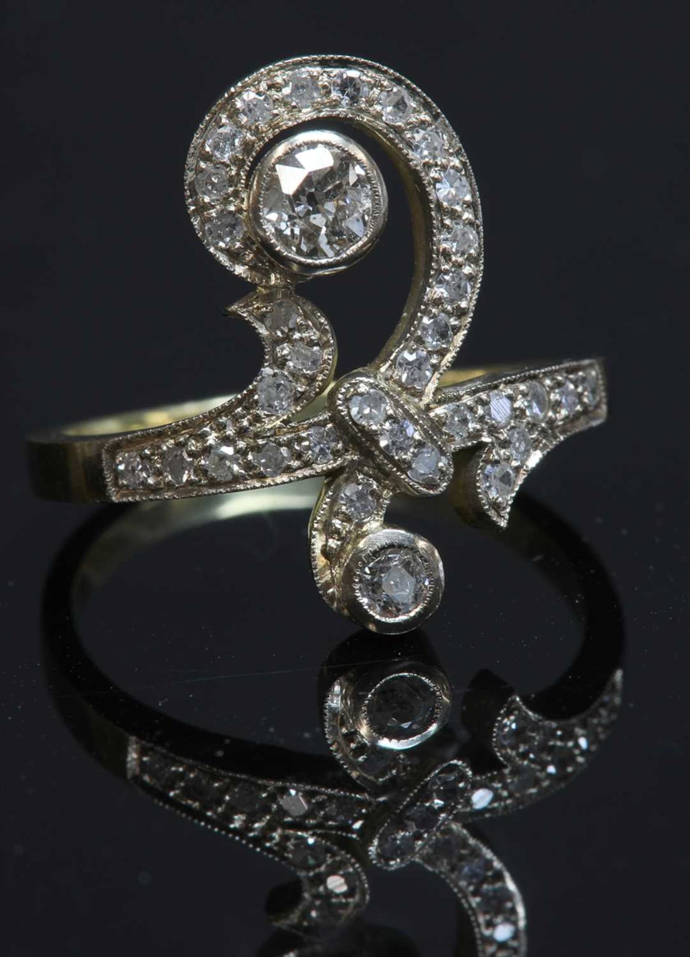 An Art Nouveau-style diamond set ring,