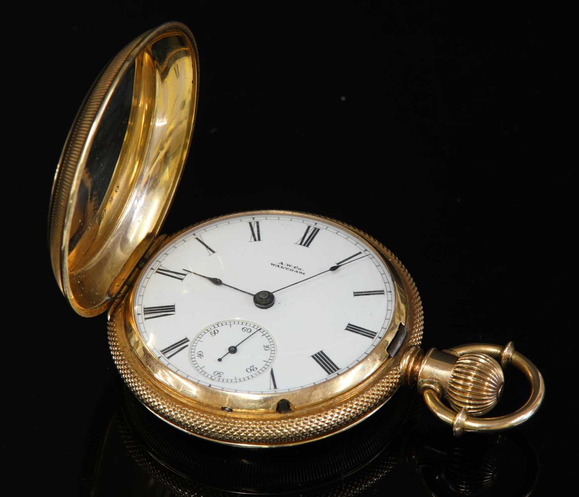 An American gold A.W. Co. Waltham side wind hunter pocket watch,