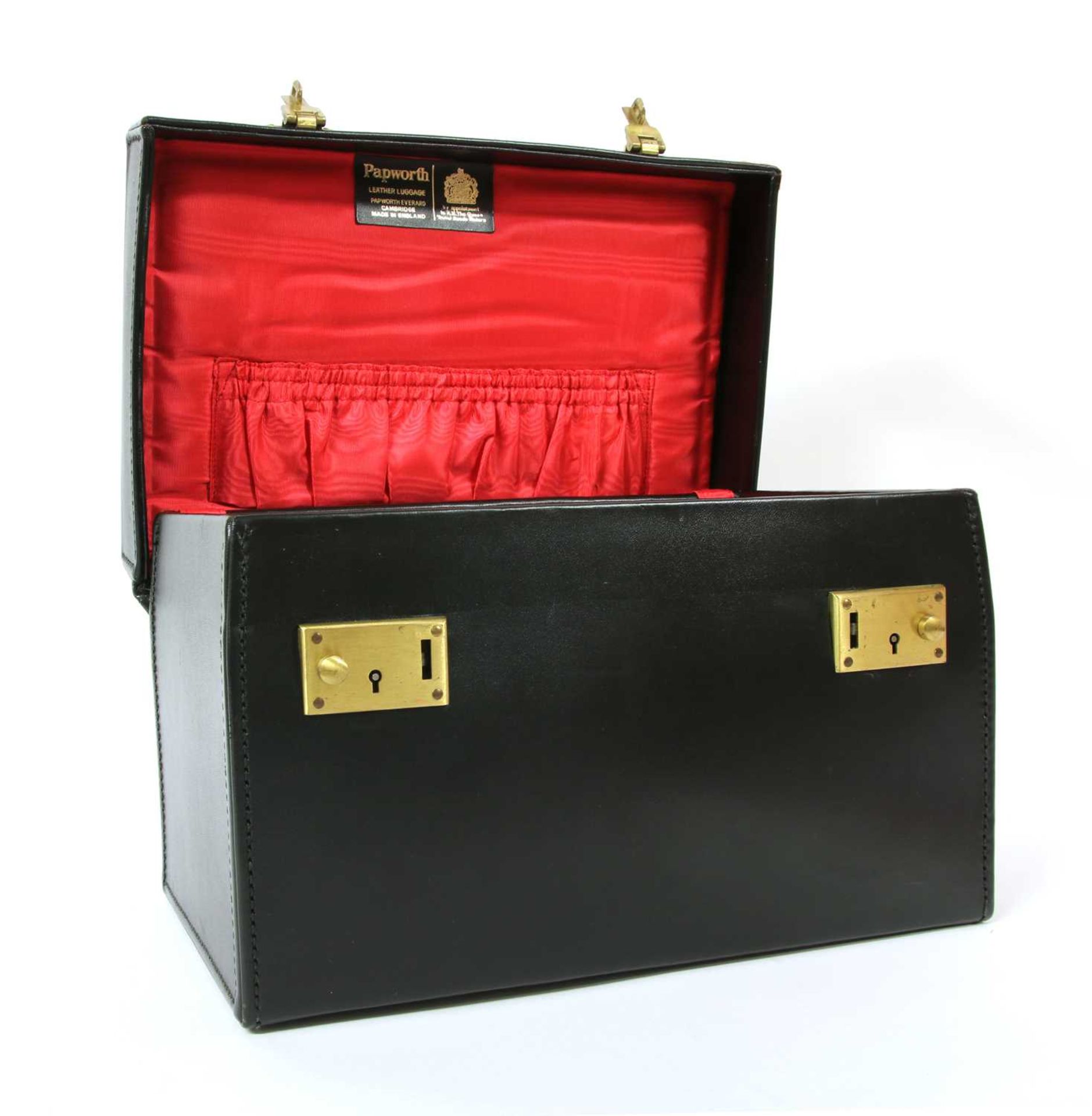 A Pendragon black leather vanity case - Image 2 of 14