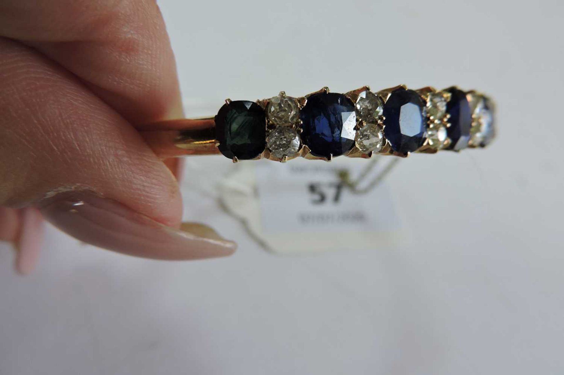 A late Victorian sapphire and diamond hinged bangle, c.1890, - Bild 3 aus 6