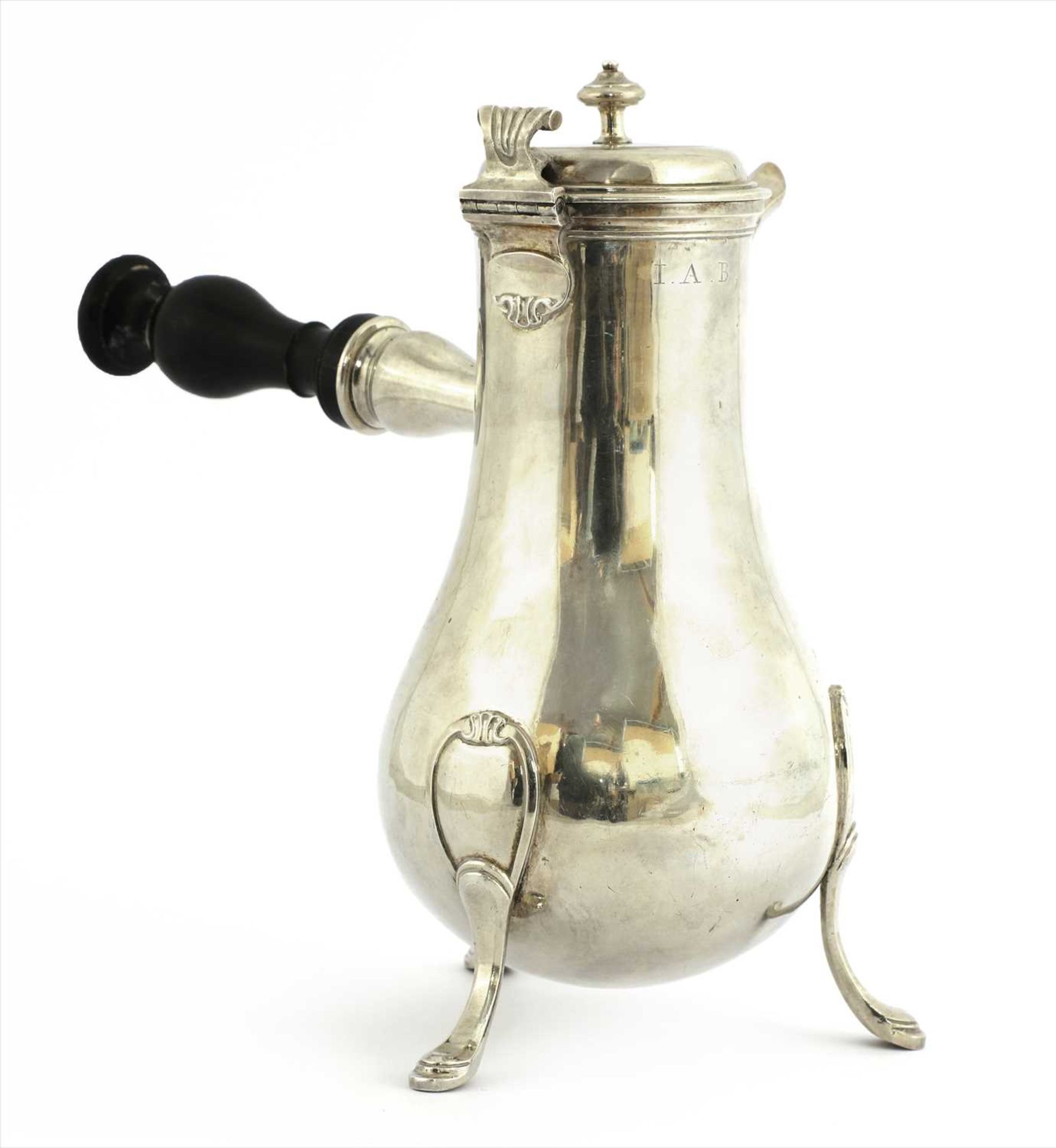 An 18th century French silver pear-shaped coffee pot, - Bild 2 aus 3