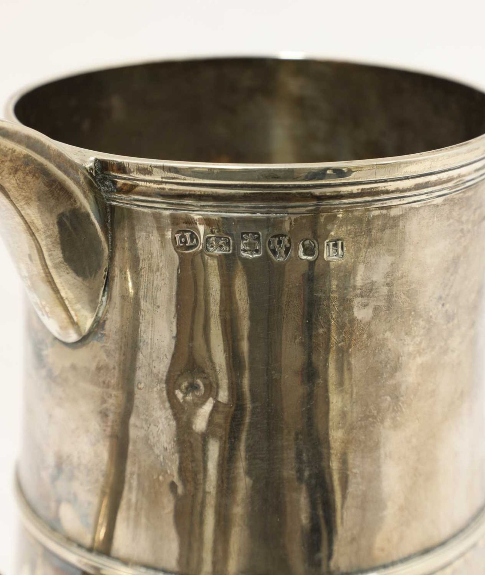 A George III silver mug - Bild 3 aus 10