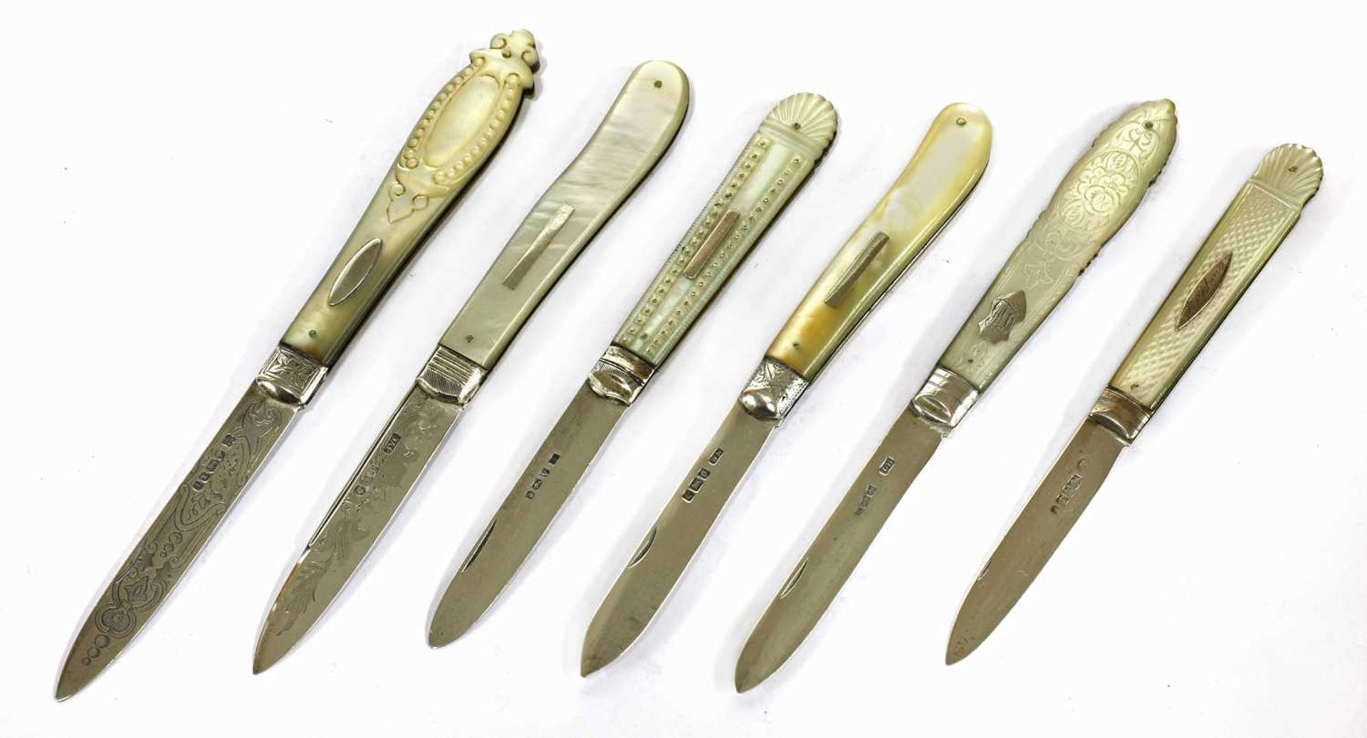 Six silver and mother-of-pearl folding fruit knives, - Bild 2 aus 2