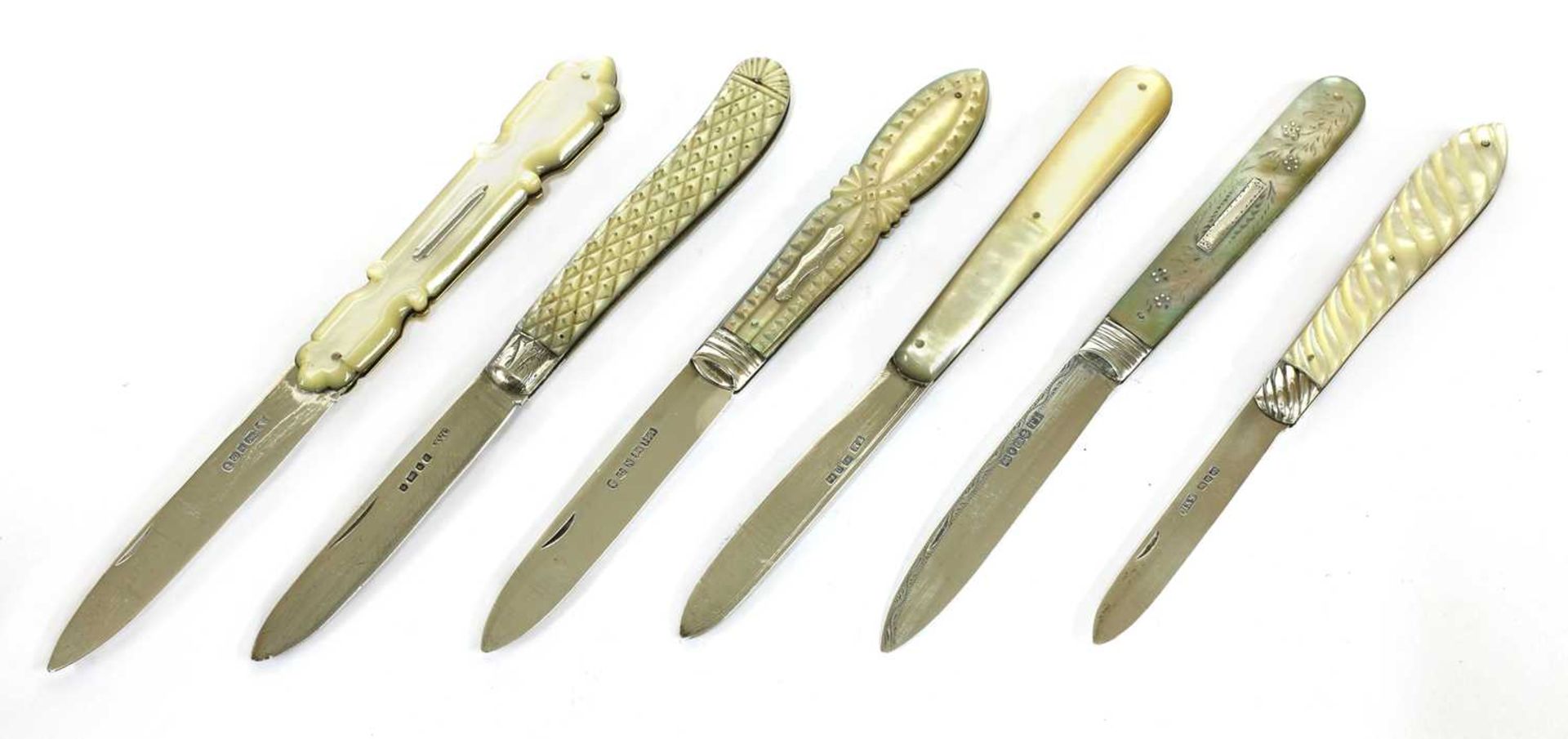 Six silver and mother-of-pearl folding fruit knives, - Bild 2 aus 2