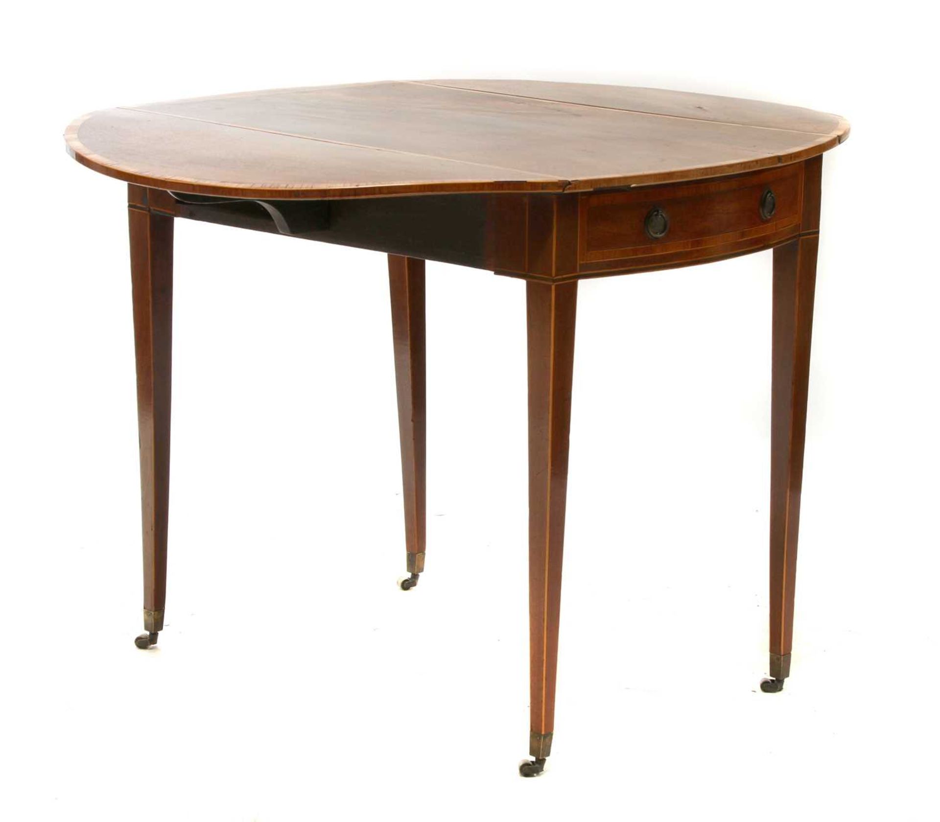 A Sheraton period mahogany oval Pembroke table, - Bild 3 aus 3