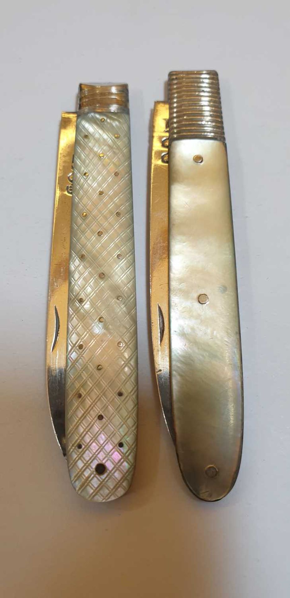 Five silver and mother-of-pearl folding fruit knives, - Bild 8 aus 13