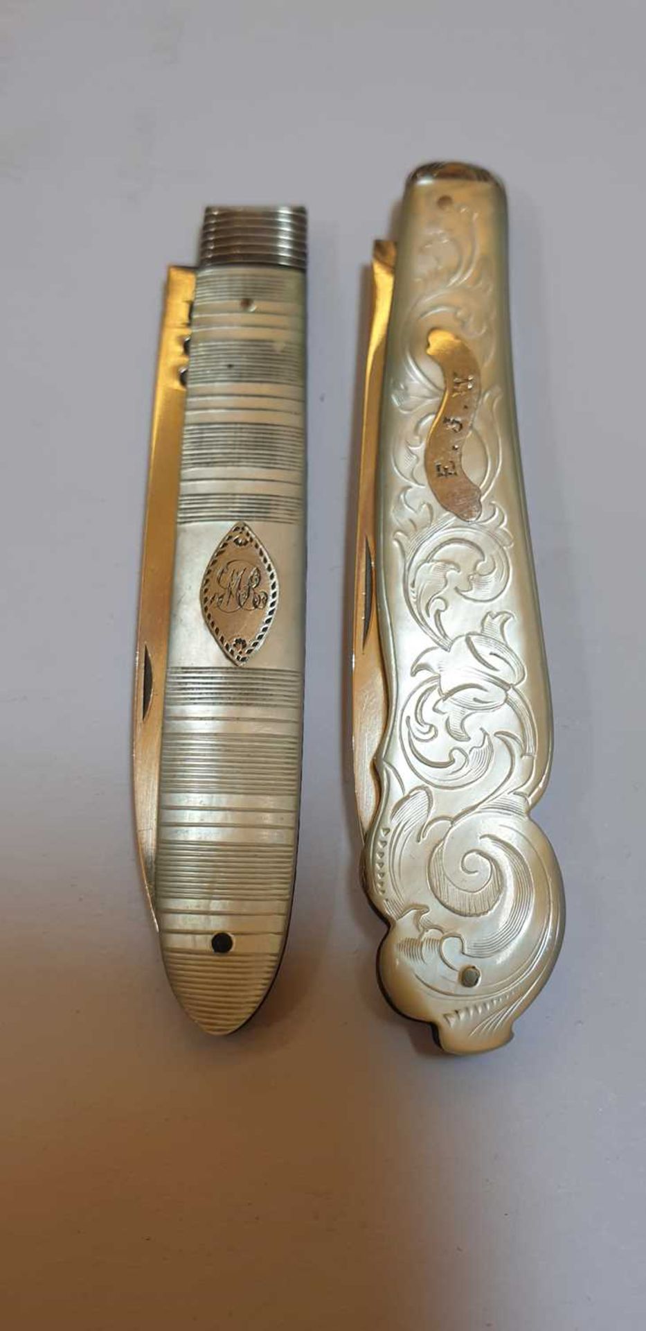 Five silver and mother-of-pearl folding fruit knives, - Bild 11 aus 13