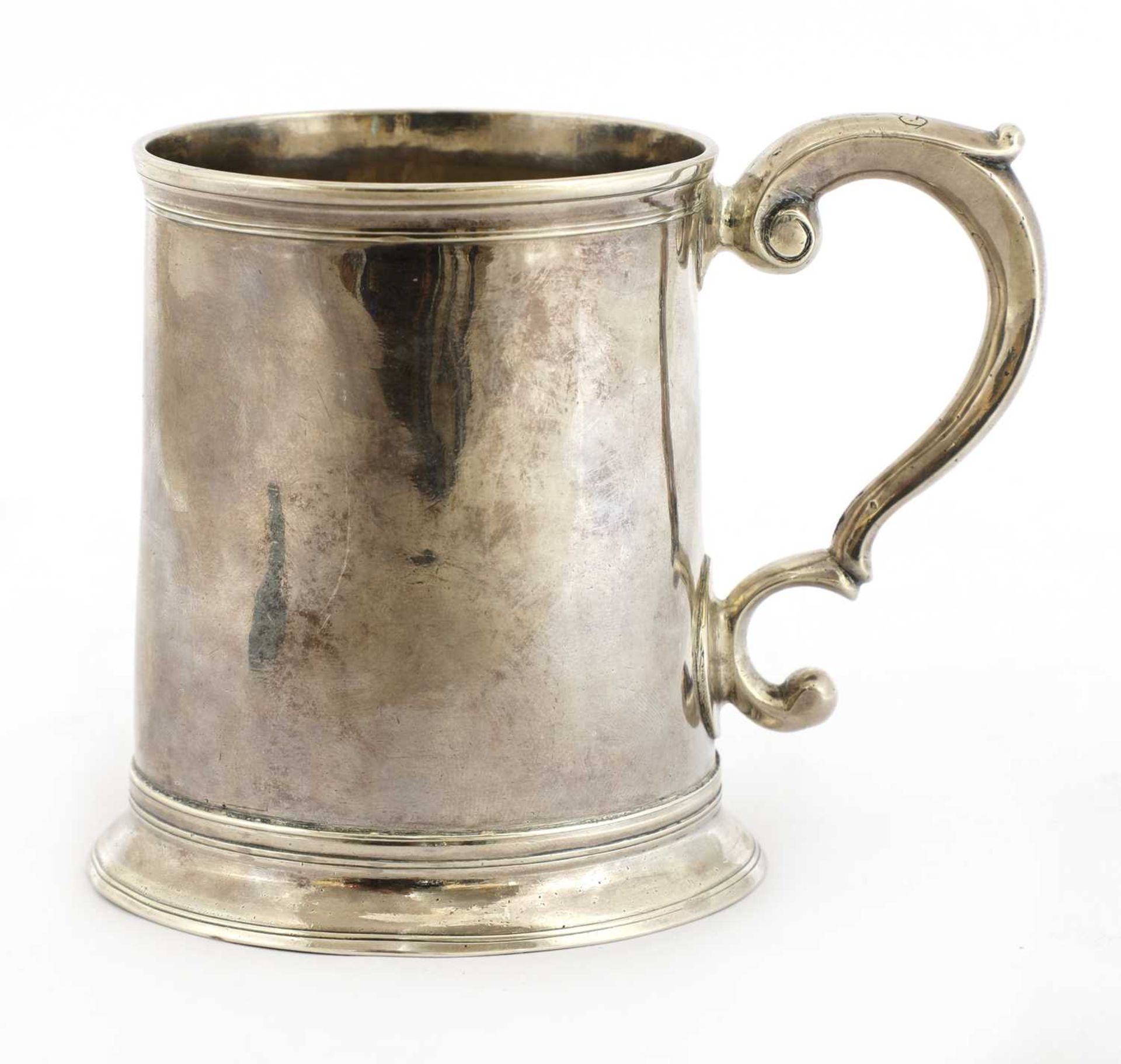 A George II silver mug, - Bild 3 aus 9